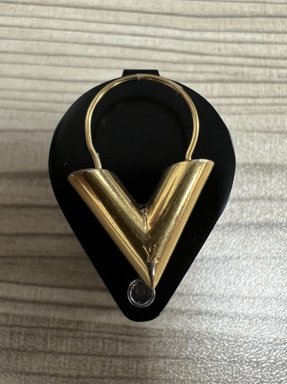 LV-M61088字母V光金耳饰客版