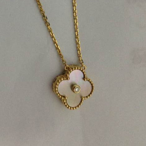VCAP685401 Approximately 20mm four-leaf clover tether pendant necklace