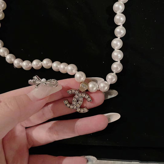 XNE-158458 20mm double C full diamond high and low level diamond pendant pearl necklace