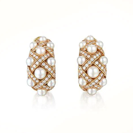 XNE-J18544 Pearl Cross Mesh Ear Clip