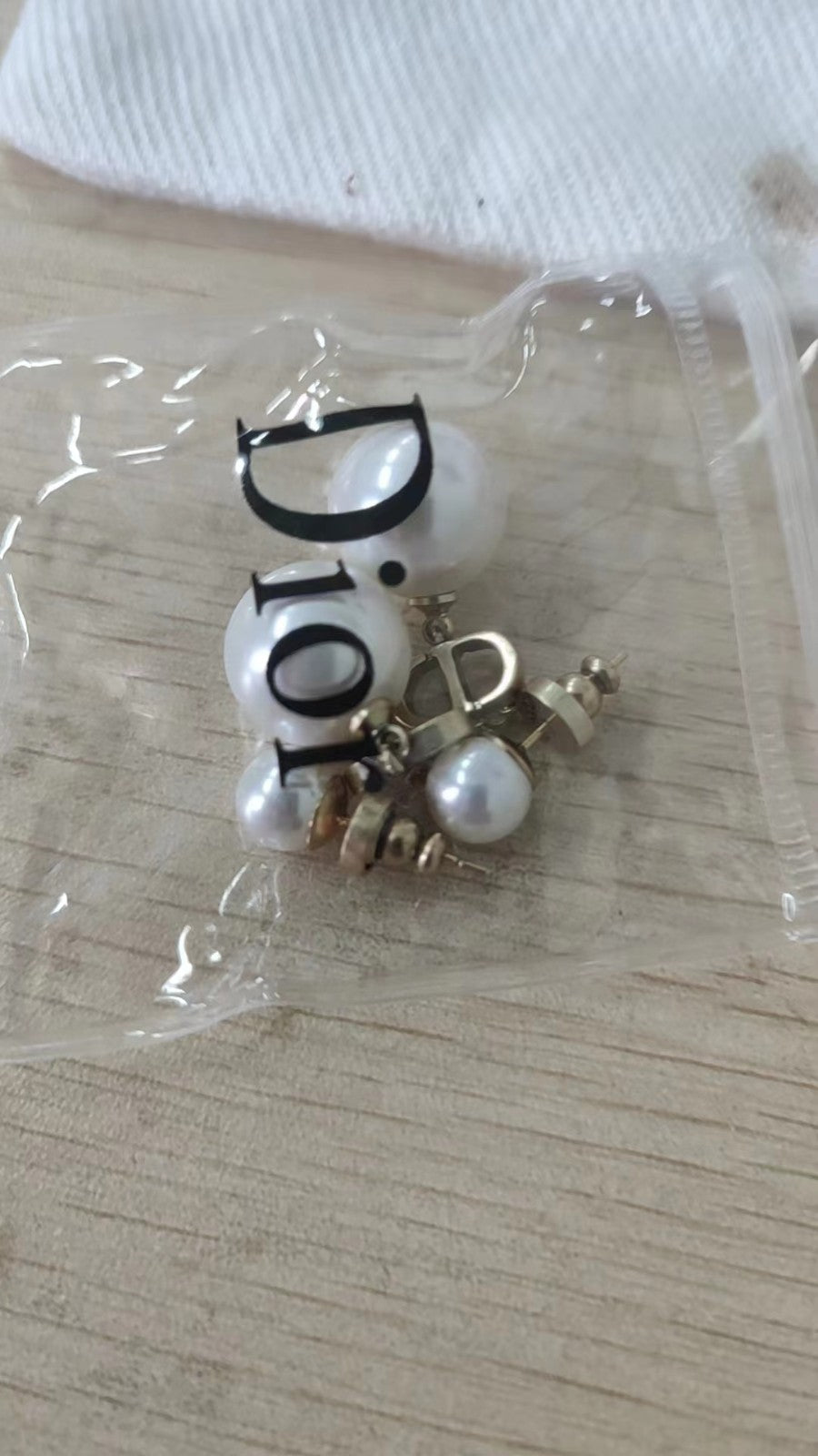 DIOR-4158412 客版CD光金字母双珍珠耳钉 大珍珠14mm