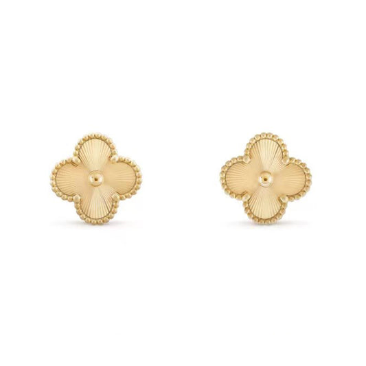 VCA318376 9.5MM car flower four-leaf clover earrings
