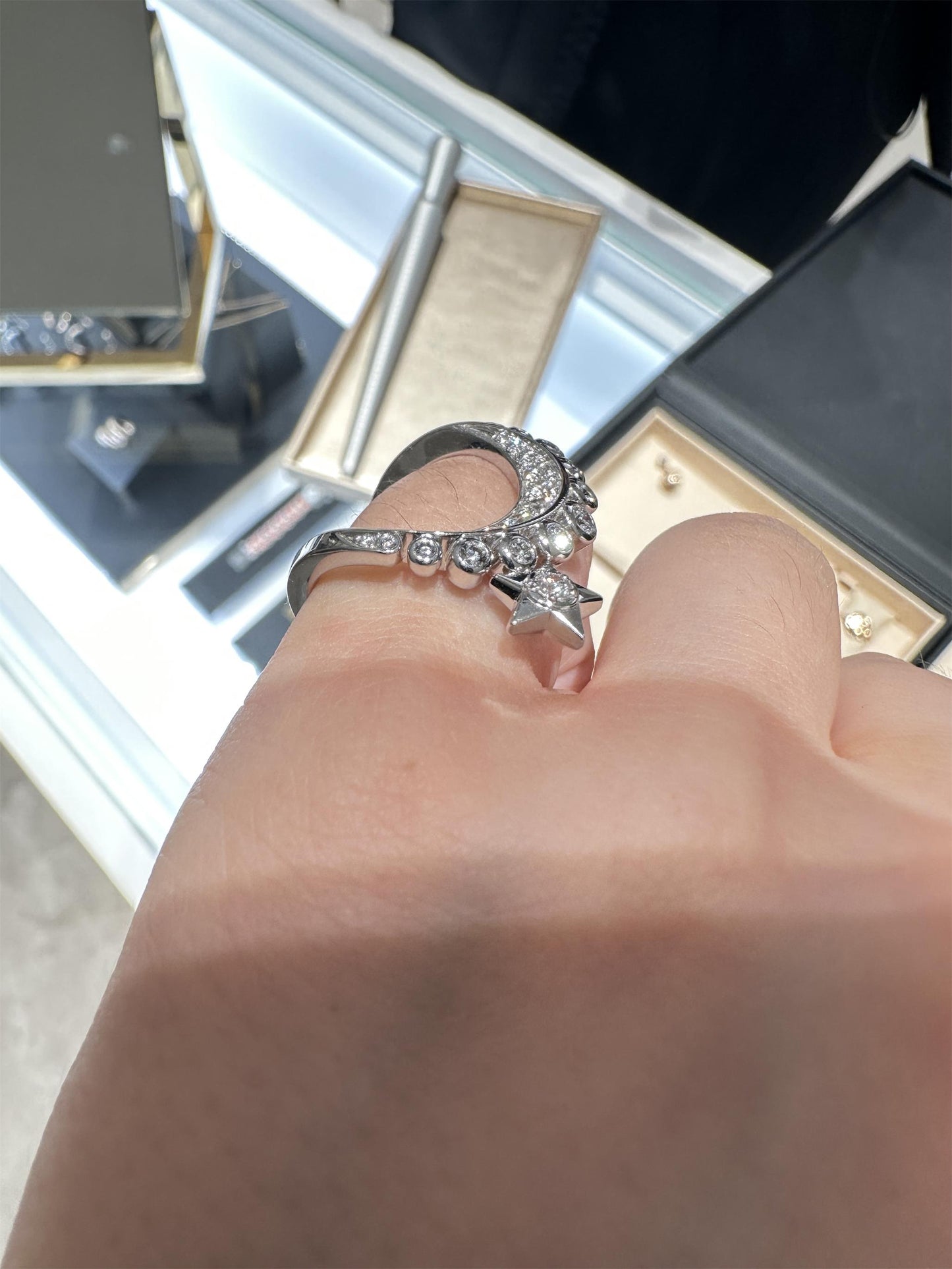 XNE-J12208 Diamond-Pentagram Moon Ring