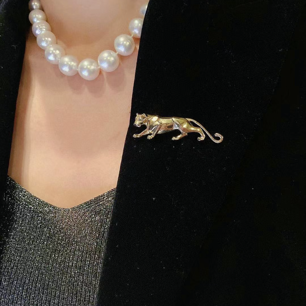 KDY-780809 sideways plain gold leopard brooch