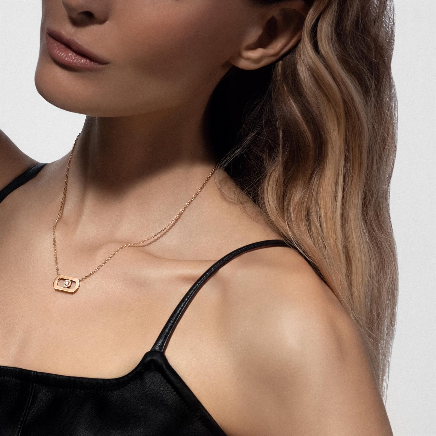 MSK-12944 movable four-claw stone bolt chain pendant necklace