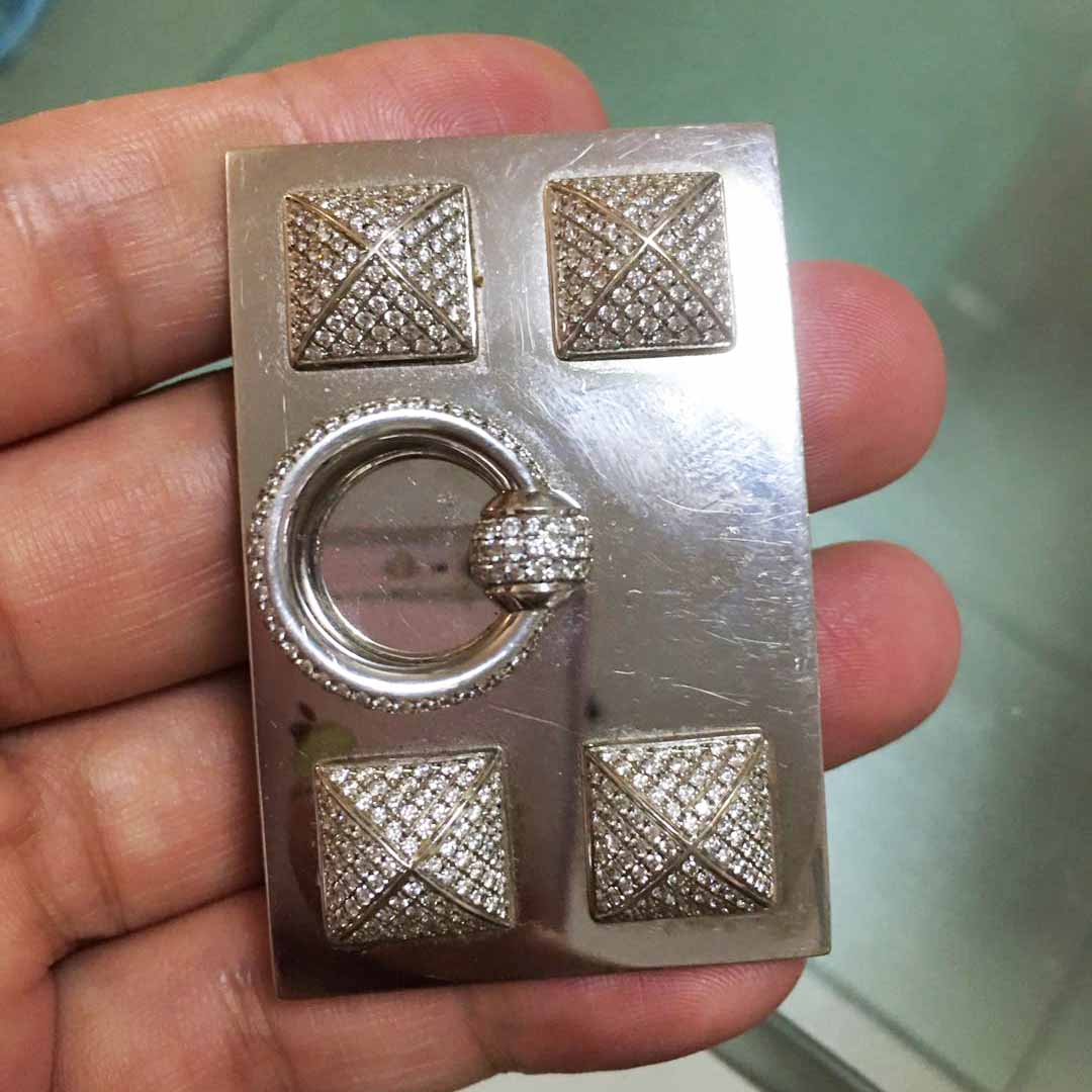爱H仕-H189985T四座金字塔半钻皮带扣 客版