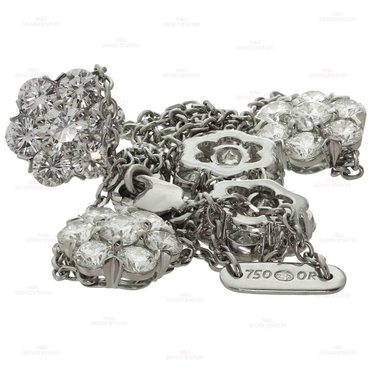 VCARA47600 About 10mm large V-shaped snowflake six claws, six circumferences and one 5 flower necklace