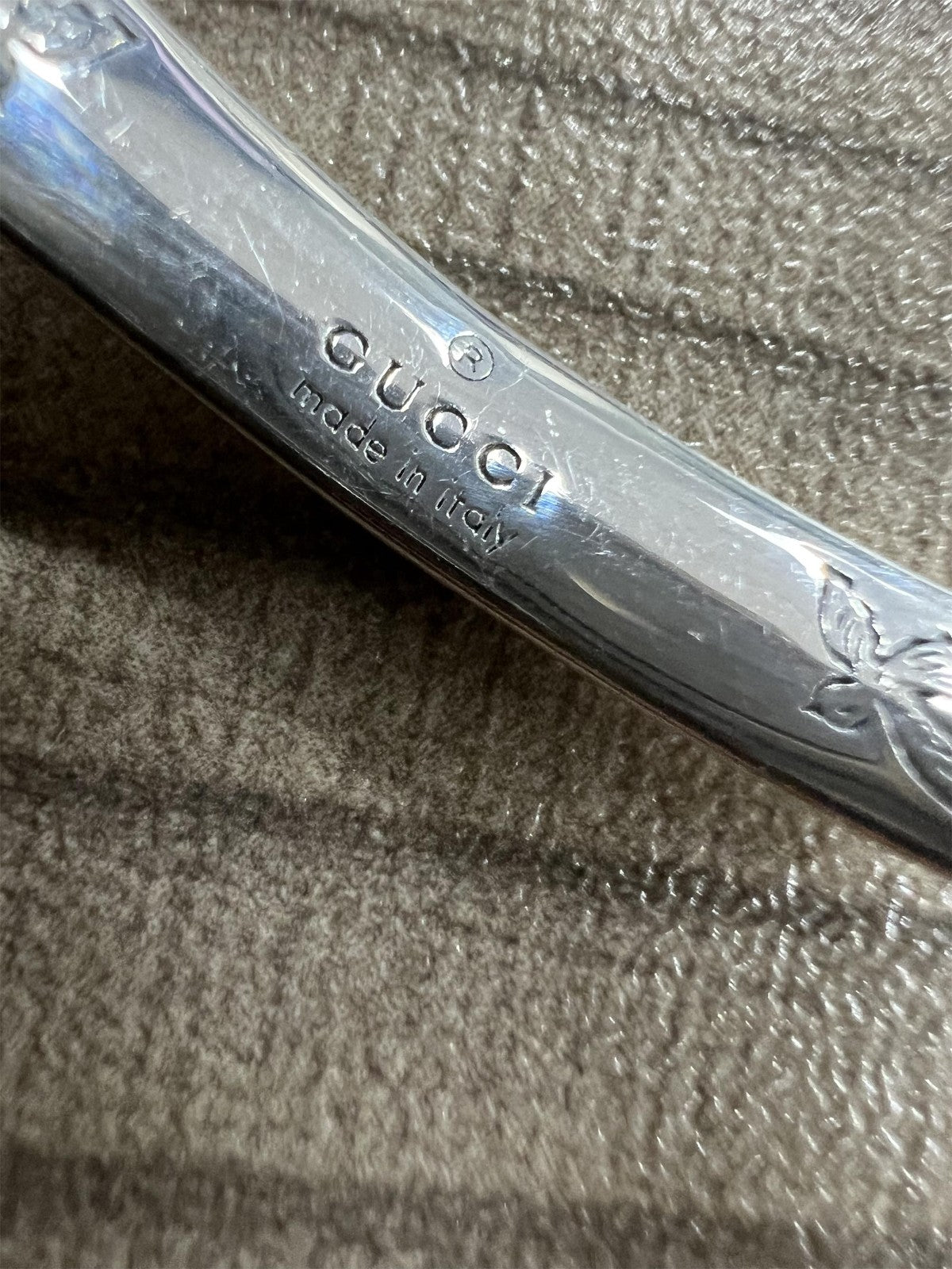 GC-455242字母光金开口手镯客版