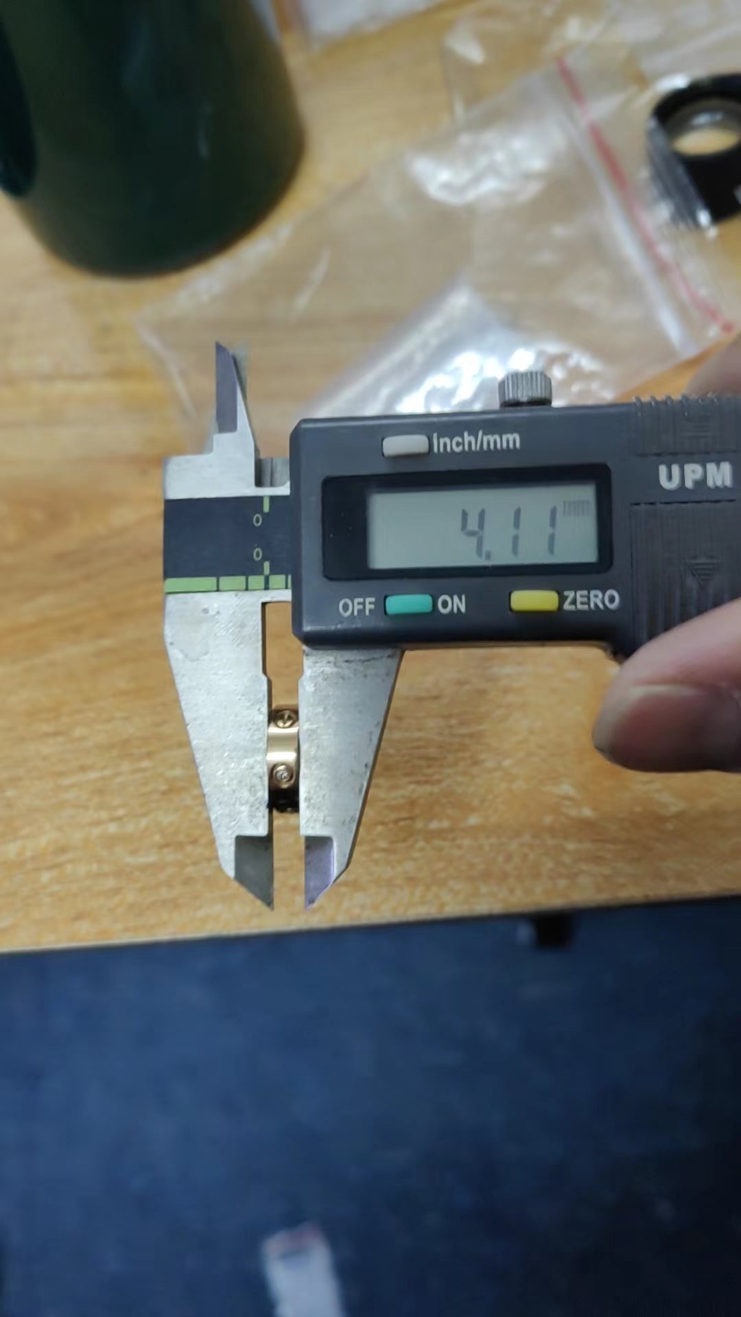 KDY-B573859宽4.3mm窄版单钻螺丝耳拍客版